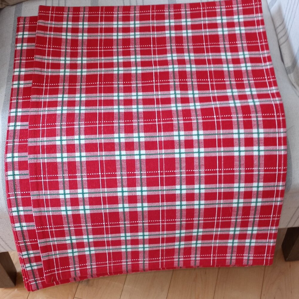 'CRATE & BARREL' Set of Four Yuletide Plaid placemats NEW/Unused